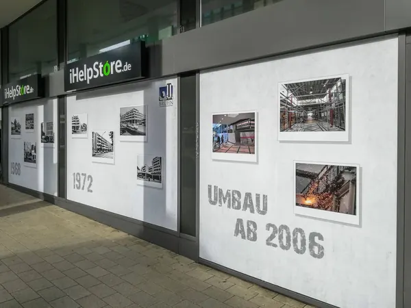 Schaufensterbeklung mit digital bedruckten Folien am Hamburger Pöseldorf-Center