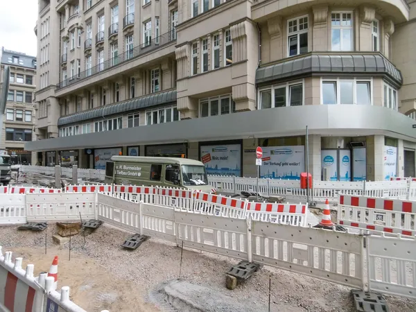 Hier wurde mit Aluverbundplatten eine alte Lichtwerbung neu verblendet