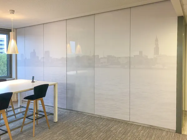 Wandverkleidung mit einem Hamburg Bild im Format XXL, das Bild zeigt die St.Pauli Landungsbrücken