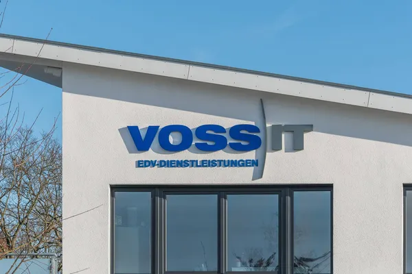 Lichtwerbung in Norderstedt mit Vollplexi LED-Buchstaben und Acrybuchstaben