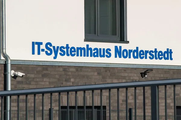 Lichtwerbung in Norderstedt mit Vollplexi LED-Buchstaben und Acrybuchstaben