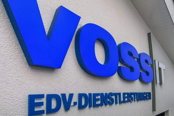 Lichtwerbung in Norderstedt mit Vollplexi LED-Buchstaben und Acrybuchstaben