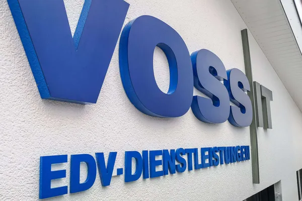 Lichtwerbung in Norderstedt mit Vollplexi LED-Buchstaben und Acrybuchstaben