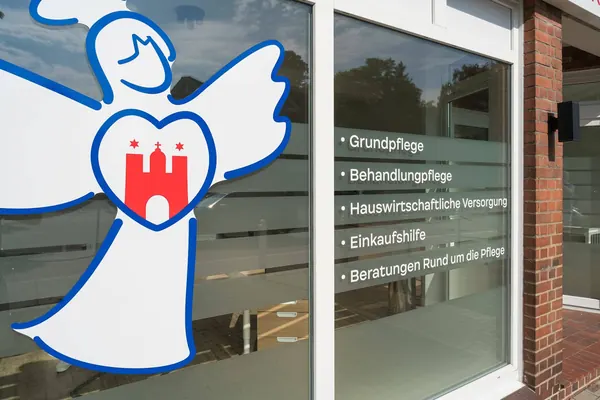 Das Foto zeigt eine Schaufensterbeschriftung mit Folienschrift und Glasdekorfolie.