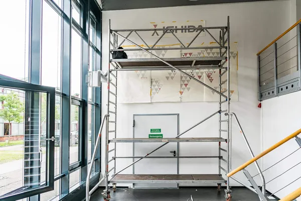 Das Foto zeigt dir eine Wandbeschriftung mit speziellen Wall-Art Folien. Mehrg´farbifer Digitaldruck in Kontur geschnitten nach Wunsch des Kunden.