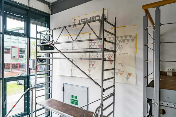 Das Foto zeigt dir eine Wandbeschriftung mit speziellen Wall-Art Folien. Mehrg´farbifer Digitaldruck in Kontur geschnitten nach Wunsch des Kunden.