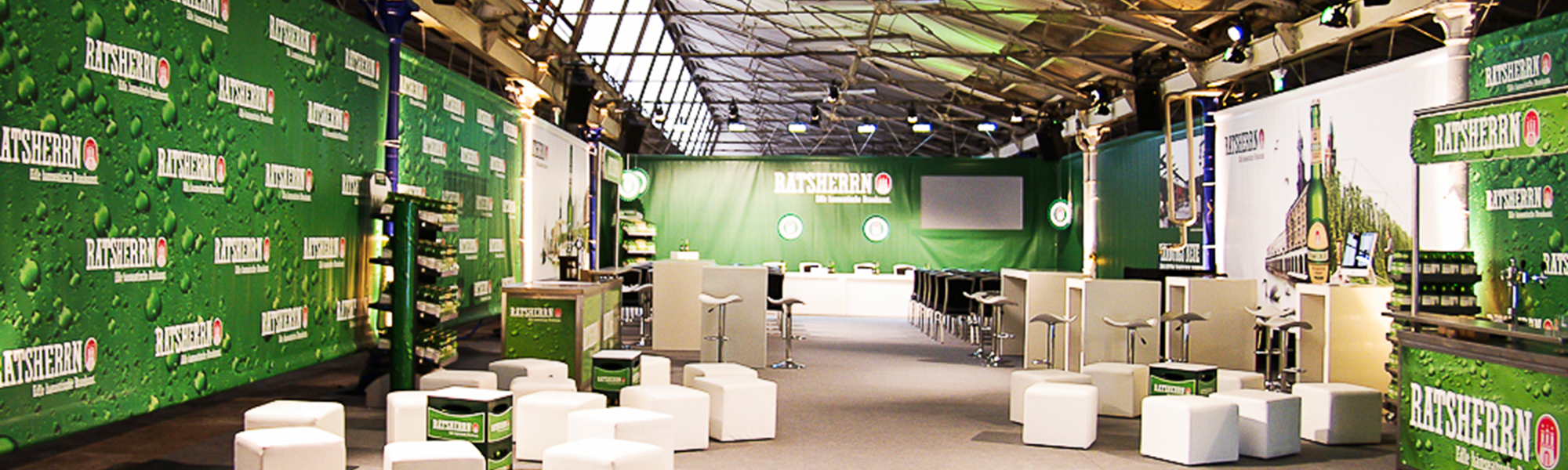 Wir zeigen individuelle Lösungen für Lichtwerbung, Schilder, Beschriftung, Folierungen und Digitaldruck.