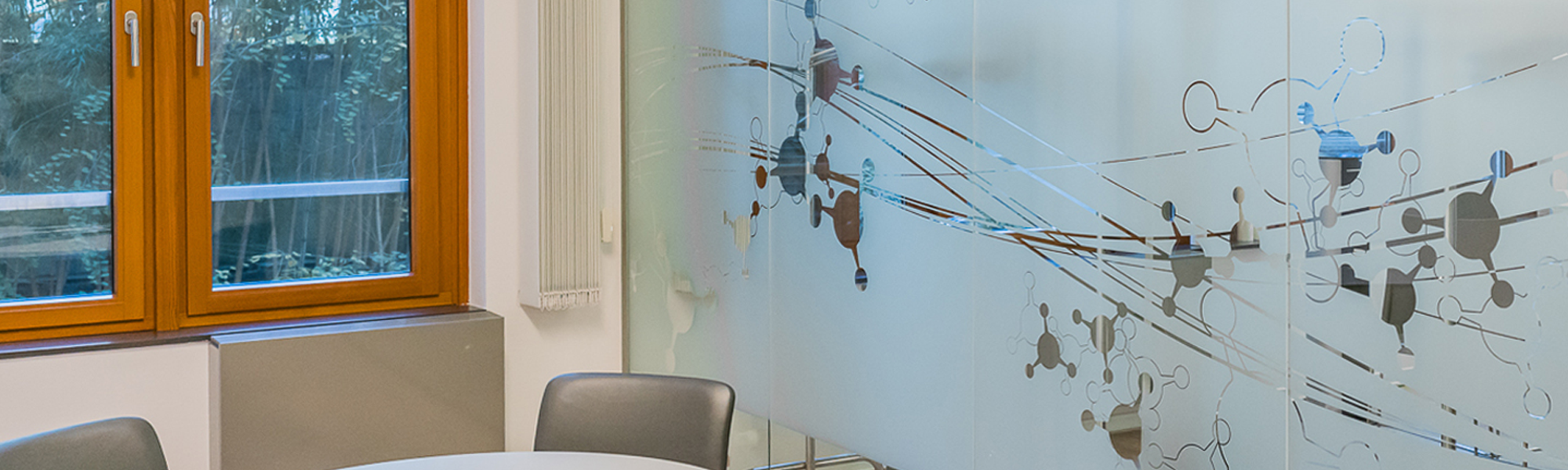 Wir zeigen individuelle Lösungen für Lichtwerbung, Schilder, Beschriftung, Folierungen und Digitaldruck.