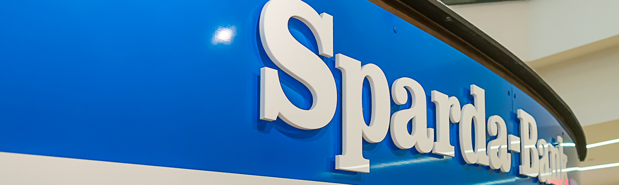 Wir zeigen individuelle Lösungen für Lichtwerbung, Schilder, Beschriftung, Folierungen und Digitaldruck.