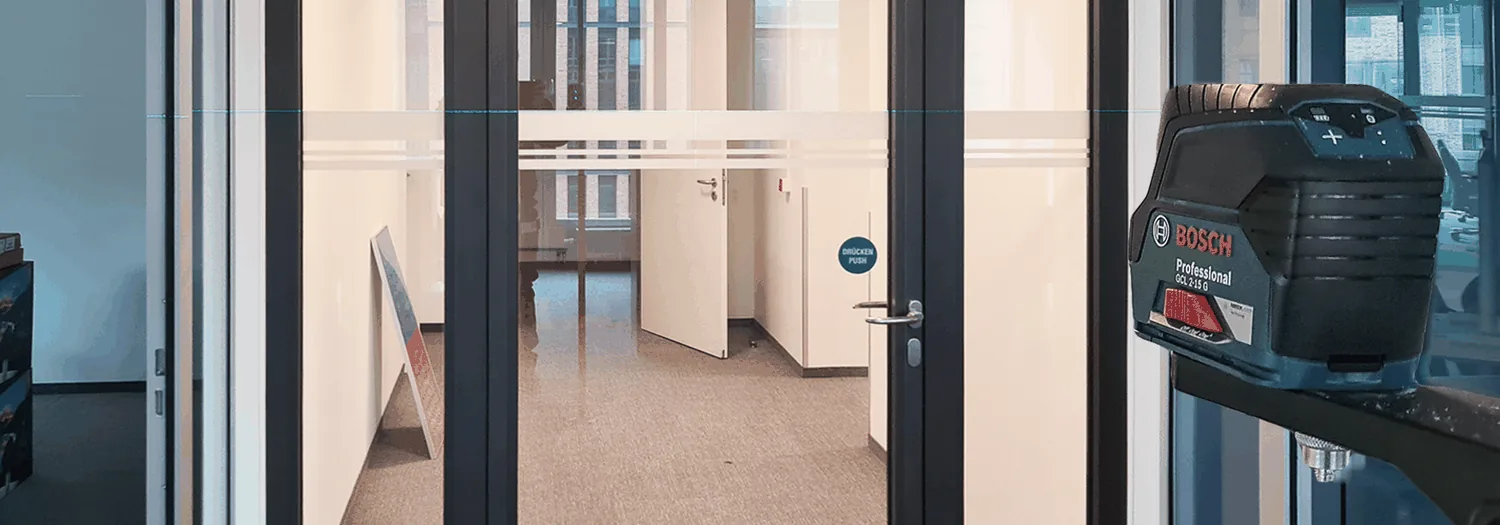 Milchglasfolien für Gewerbe als Sichtschutz und Gestaltung.