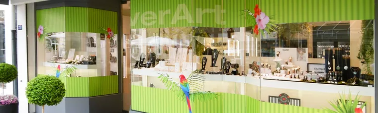 Schaufensterbeschriftung mit Digitaldruck und Folienschrift