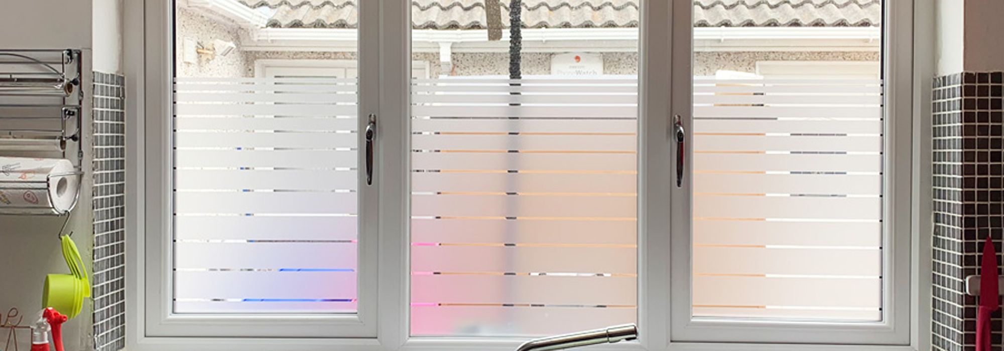 Milchglasfolien mit individuellen Designs für Privat. Milchglasfolie für Privat als dezenter Sichtschutz im Wohnbereich.