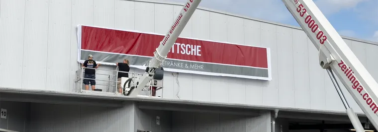 Montage durch die eigenen Monteure von Vorteil Werbung